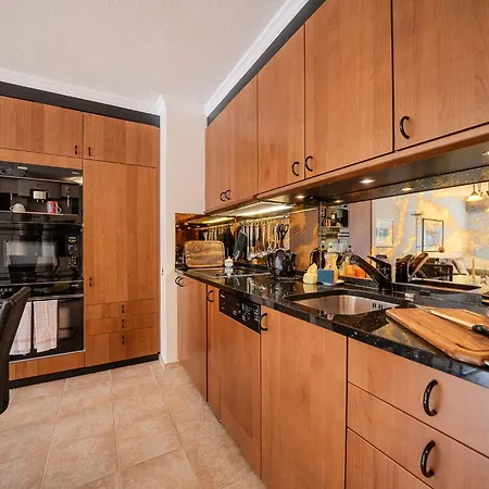 Irmella 39 By Vacations, Mit Pool & Sauna 아로사