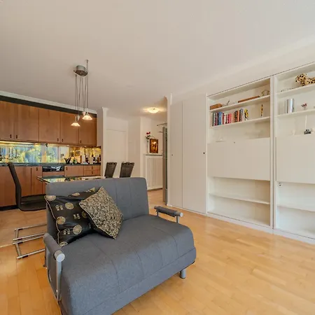 Irmella 39 By Vacations, Mit Pool & Sauna 아파트